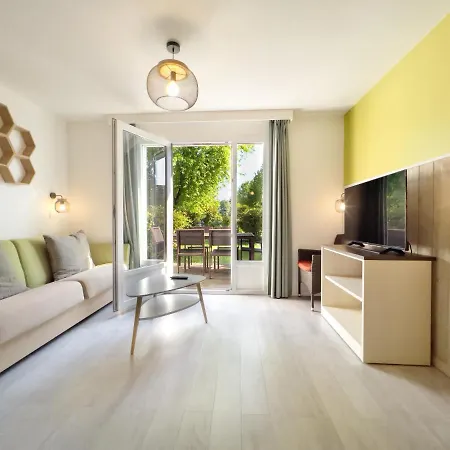 Dans Village Normandy Garden Pierre & *