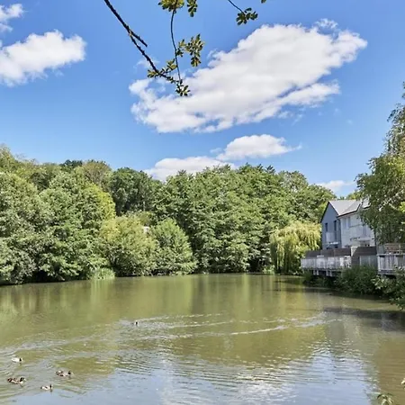 Dans Village Normandy Garden Pierre & 펜션