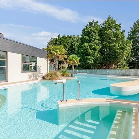 펜션 Dans Village Normandy Garden Pierre & 브랑빌