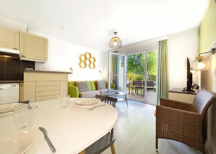 Dans Village Normandy Garden Pierre & Casa vacanze *