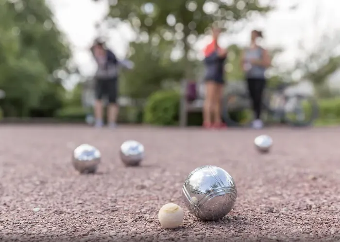 Dans Village Normandy Garden Pierre & Casa vacanze Branville