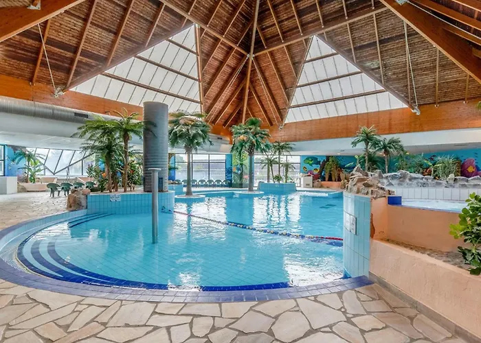 Dans Village Normandy Garden Pierre & Casa vacanze Branville